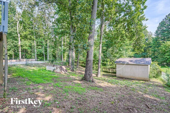 Building Photo - 6215 Little Ridge Rd