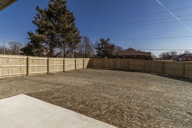 Building Photo - Stunning 4-Bedroom Home