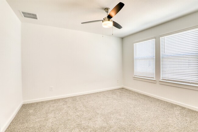 Building Photo - 3022 La Latina Dr