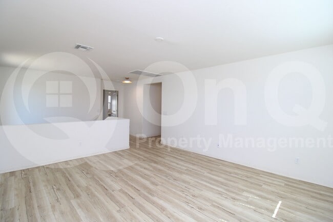 Building Photo - 7549 N 125th Ln