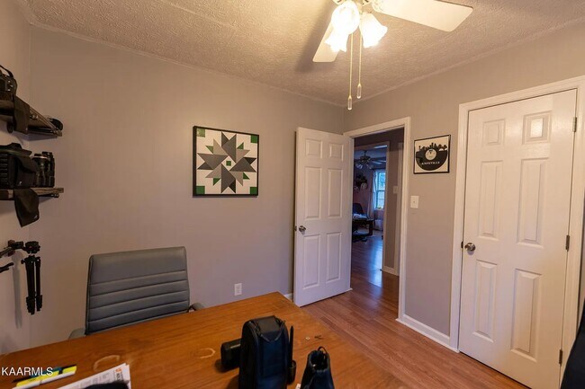 Building Photo - Updated North Knoxville Gem | Massive Fenced Yard & Prime Location!