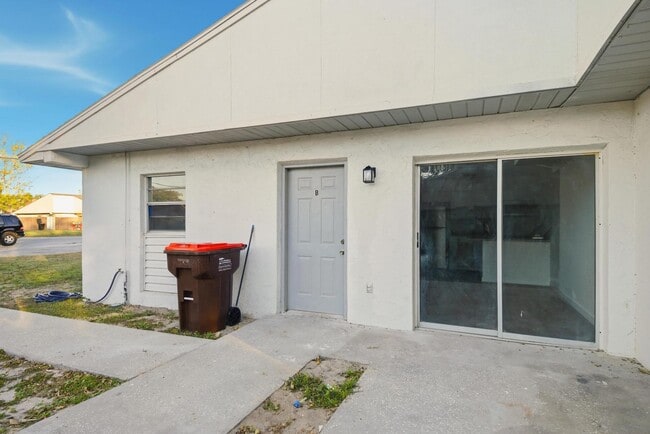 Primary Photo - 2931 SE 52nd Ave