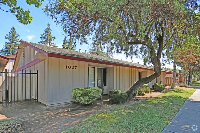 Primary Photo - Oak Terrace Apartments