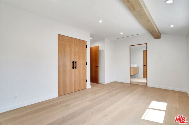 Building Photo - 18053 Erwin St