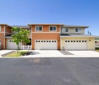 Building Photo - 3BD/2.5BA/Townhome with Private Patio and ...