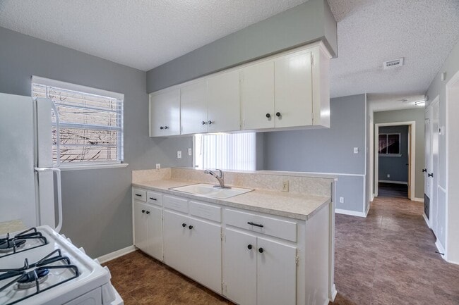 Building Photo - 6702 Esther Dr