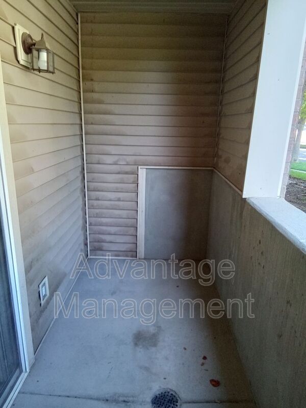 Building Photo - 8083 N Ridge Loop E