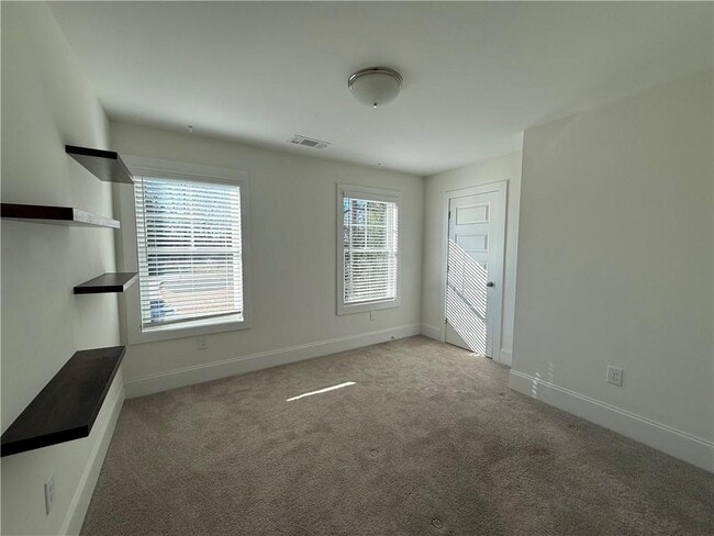 Building Photo - 2936 Cherokee Rd