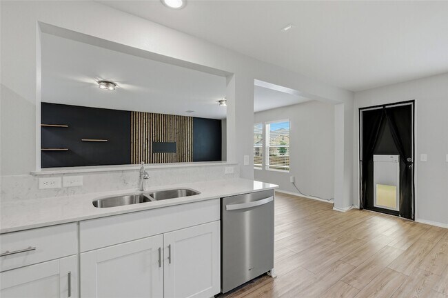 Building Photo - 412 Glenwick Ln