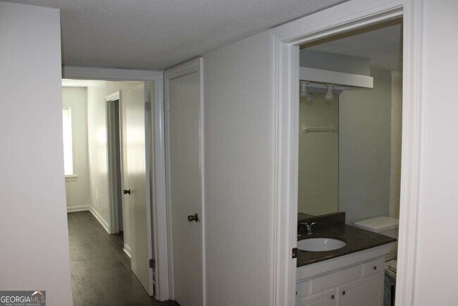 Building Photo - 146 Rue Fontaine