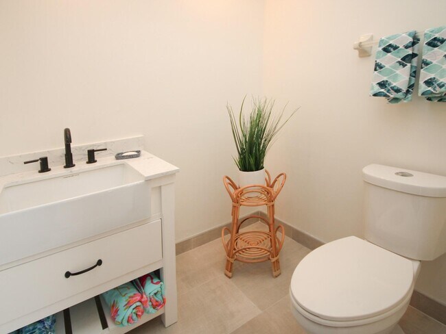 Building Photo - 11877 Pebblewood Dr