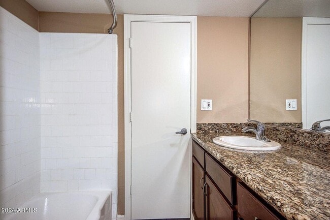 Building Photo - 1702 W Tuckey Ln