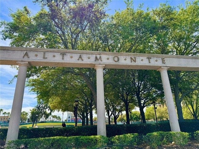 Building Photo - 120 BLUE POINT Way