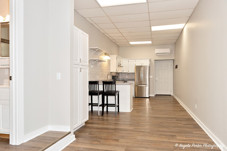 Building Photo - 931 Main St