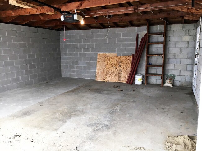 Building Photo - **3-BEDROOM/2-BATH RANCH W/ 2-CAR GARAGE!**
