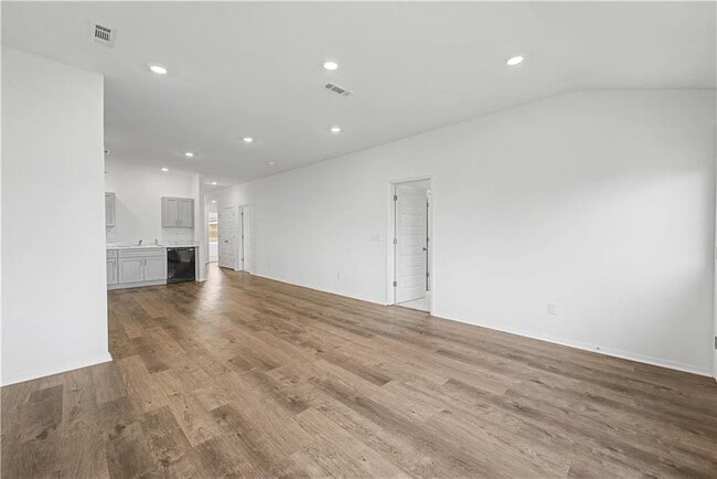 Building Photo - 6607 SW Devotion Ave