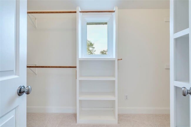 Building Photo - 512 E 49th St