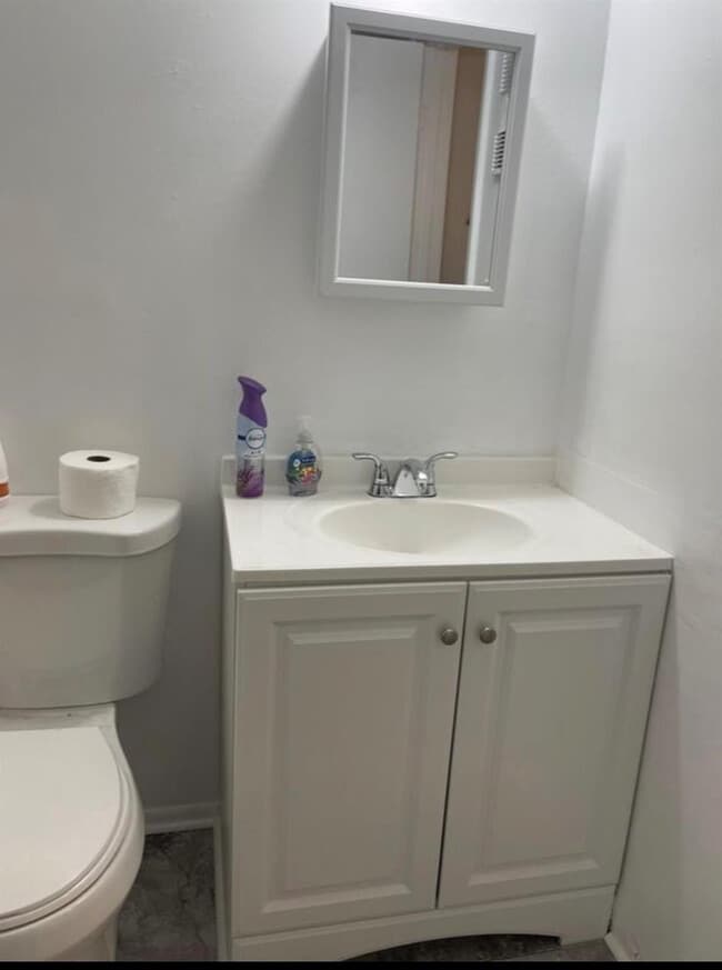 Building Photo - 2701 Riverside Dr