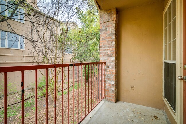 Building Photo - Pointe  360 222 - Go West - 2222 / 360 - Hill Country Paradise - 2bd / 2ba - Garage  - Pool - Nat...