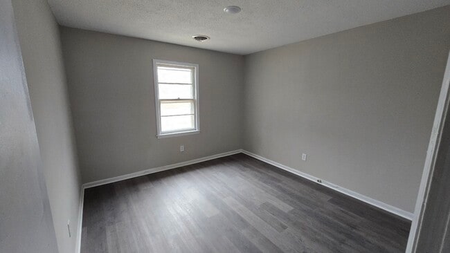 Building Photo - 214 N Discovery St