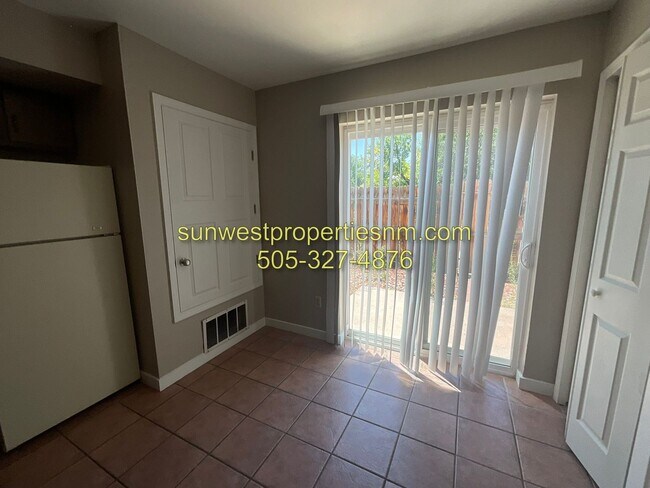 Building Photo - 1601 N Farmington Ave