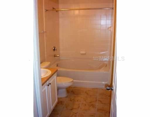 Building Photo - Beautiful resort style 2 bedroom 2 bath co...