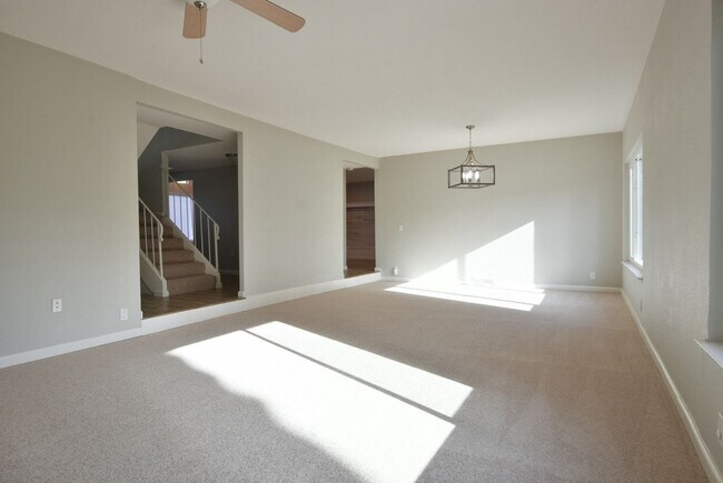 Building Photo - Remodeled and Spacious 4 Bedroom 2.5 Bath Home in Desirable South San Jose Neighborhood