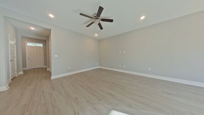 Building Photo - 806 Kenneth Dr