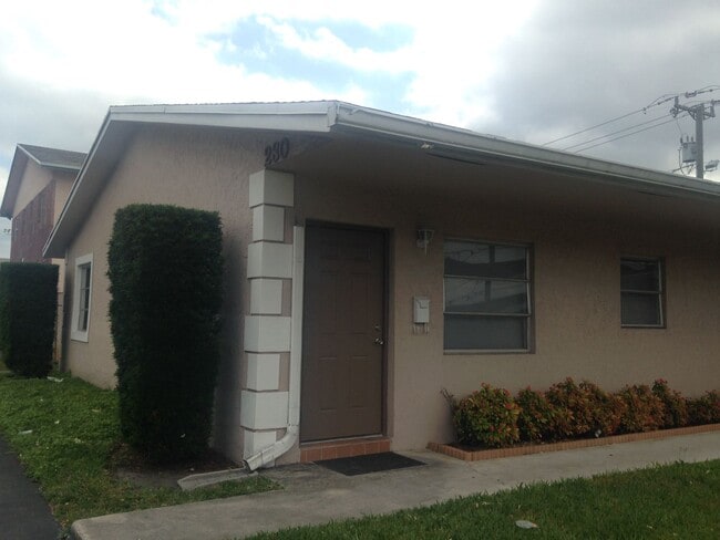 Primary Photo - 230 NE 40th St