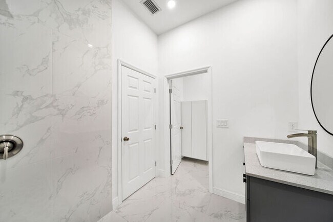 Building Photo - 4766 Nelson Dr