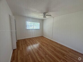 Building Photo - 4820 NW 9th Dr