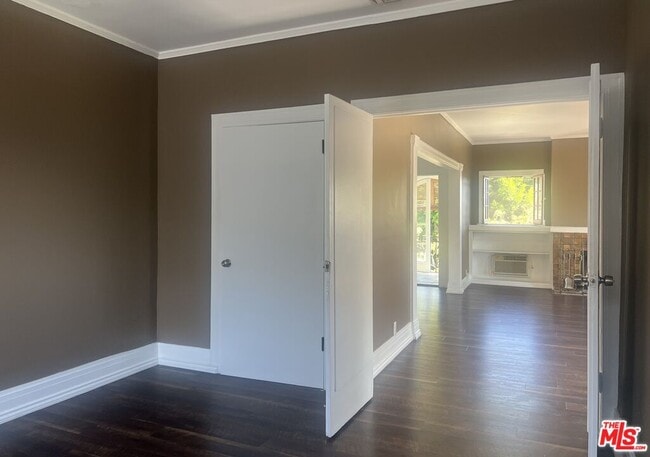Building Photo - 456 S Wilton Pl