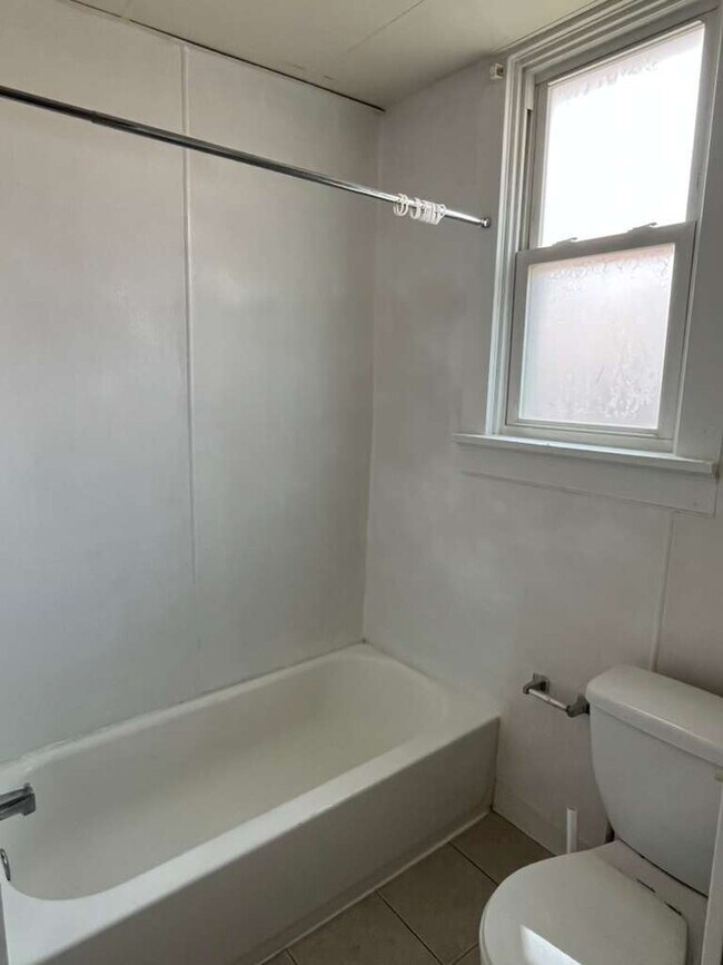 Building Photo - "Charming 2-Bedroom Retreat with Wood Floors with Basement!"