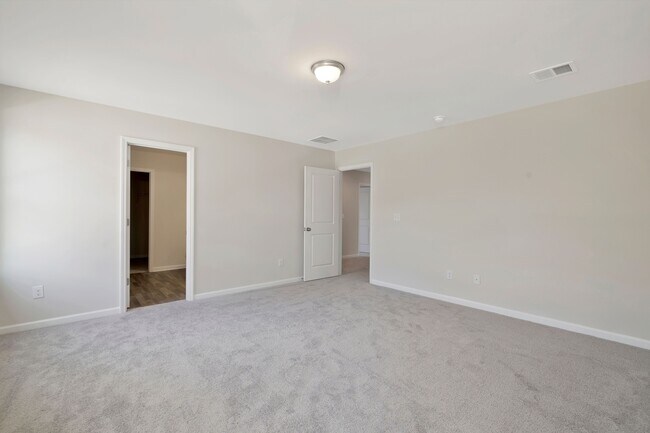 Building Photo - 1519 Hollins Dr