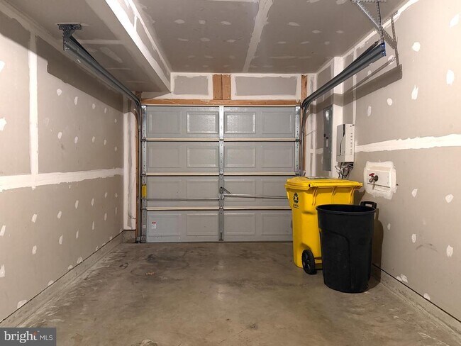 Building Photo - 1005 Sithean Way