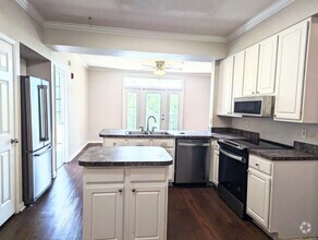 Building Photo - 2x2 New flooring, Stainless Steel Applianc...