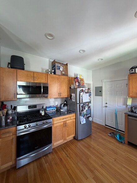 Building Photo - 384 Washington St