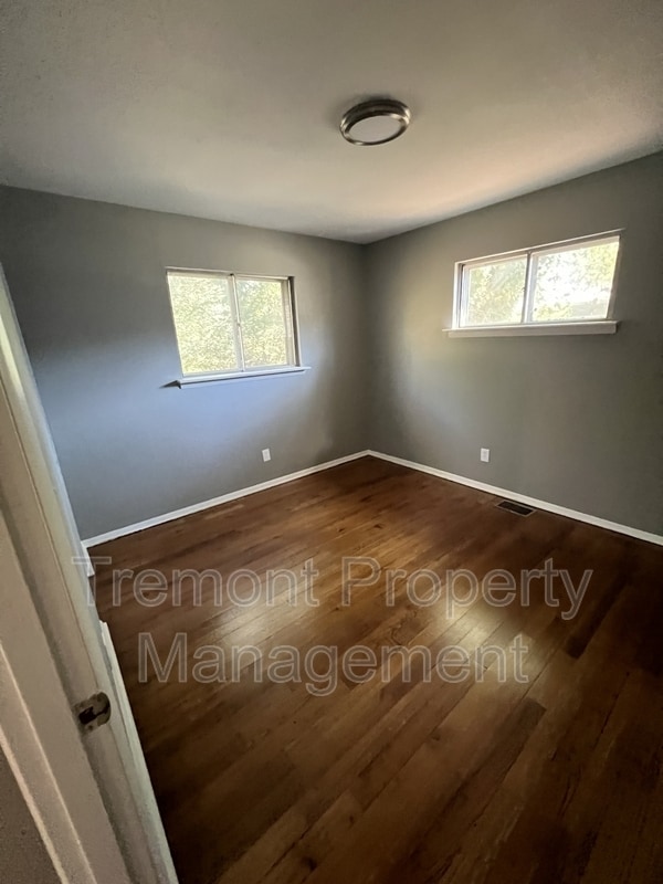 Building Photo - 105 Arlington Terrace