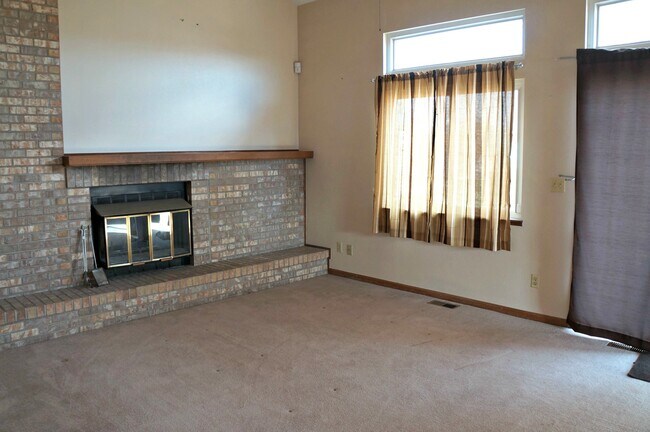 Building Photo - 7565 Hickorywood Dr