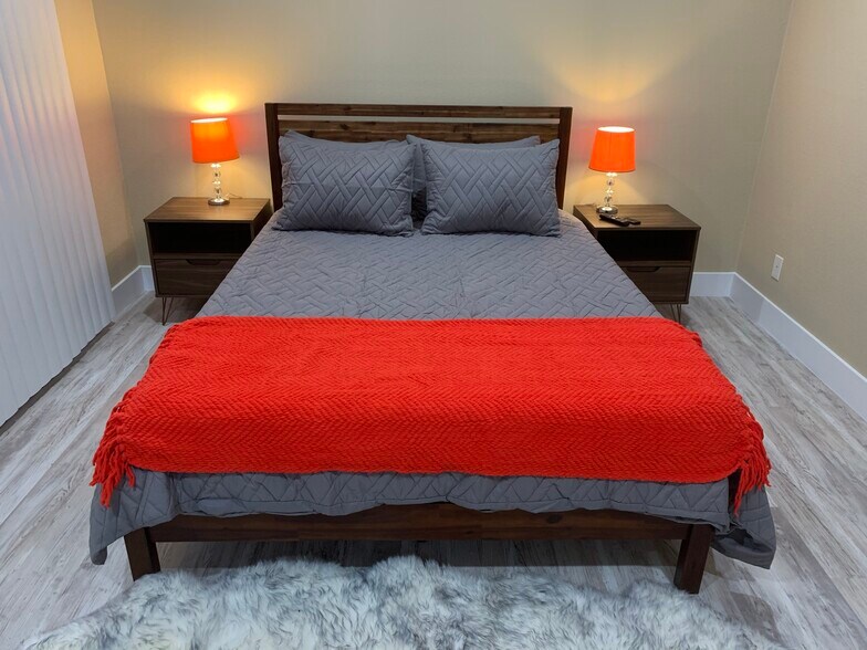 Building Photo - 1223 Bonanza Ave