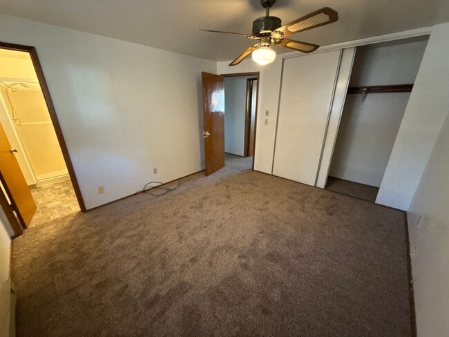 Building Photo - NE 3 Bdrm House, 2 Bath, New Carpet & Pain...
