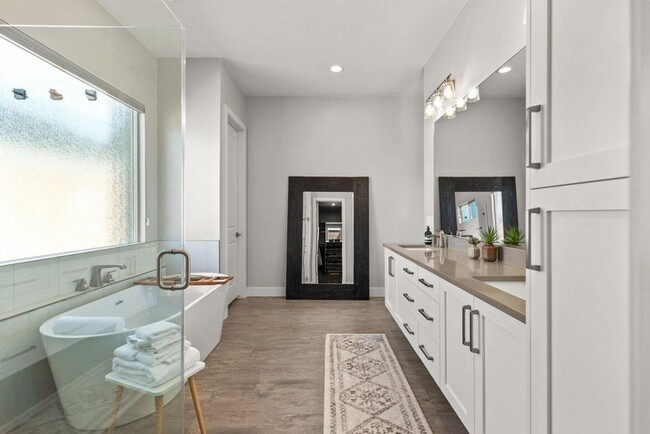 Building Photo - Beautiful 4 Bedroom Home!