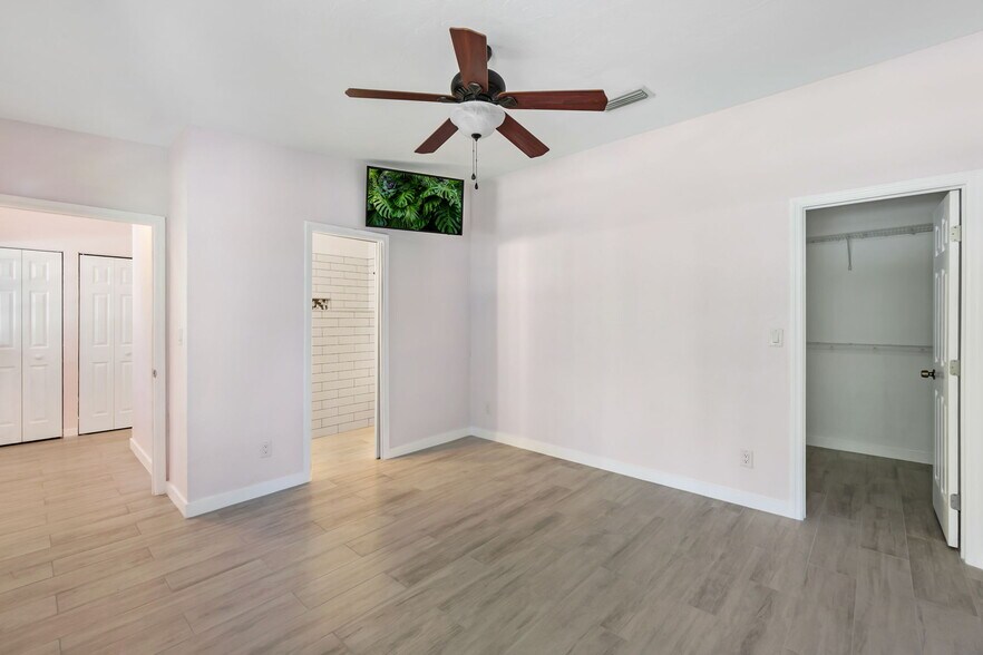 Primary Bedroom - 3275 Cottage Grove Ave