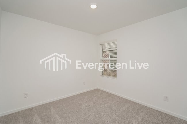 Building Photo - 808 Dressage Ln