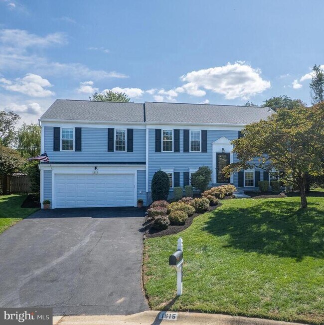 Building Photo - 1615 Spottsworth Way