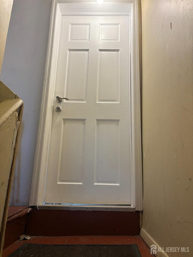 Primary Photo - 84 Washington St