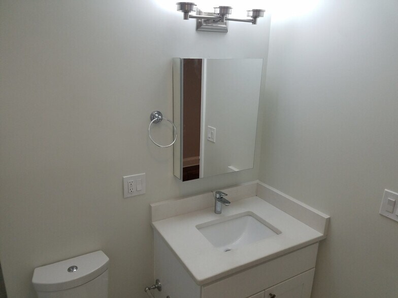 Building Photo - 14 Townsend St