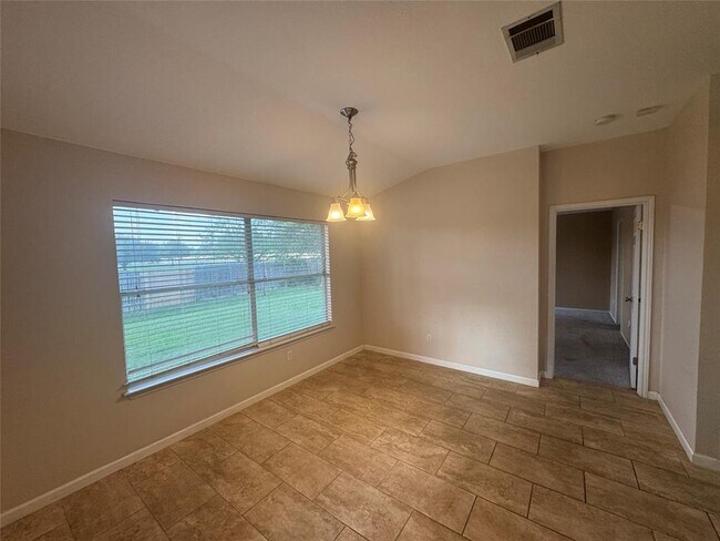 Building Photo - 1002 Leah Ln