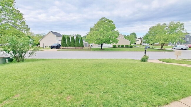 Building Photo - 3 Bed / 3 Bath Single Family Home