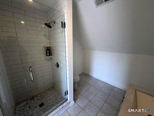 Building Photo - 30 Dora St